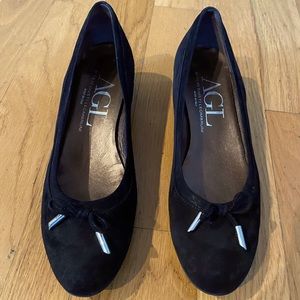 AGL Women’s Black Suede Classic Round Toe Shoe with Bow 42.5 Made in Italy